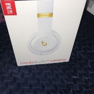 Brand new wireless beats